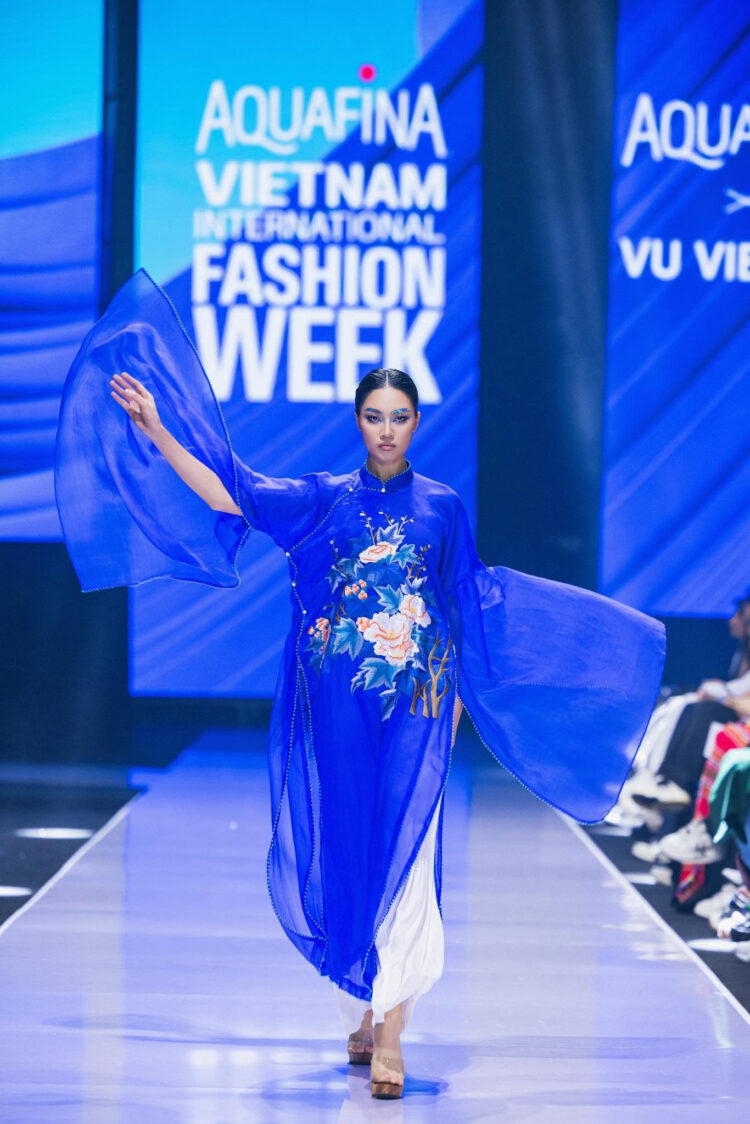 Những Bộ Sưu Tập Bắt Mắt Khai Mạc Tuần Lễ Thời Trang