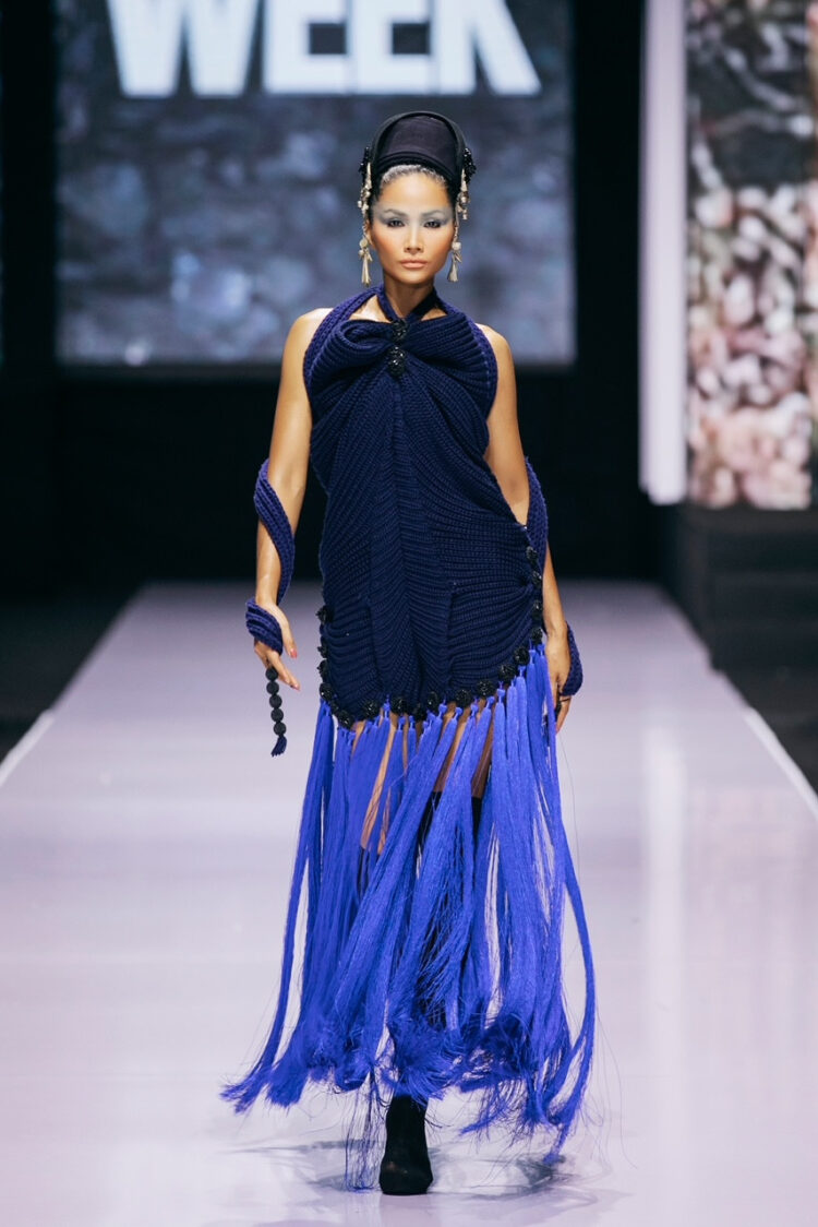 Hoa hậu HHen Niê tỏa sáng trong đêm chung kết Tuần lễ thời trang