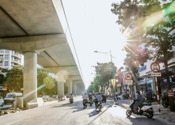 Trong giai đoạn thay đổi mùa, người dân cần chuẩn bị đề phòng các hiện tượng thời tiết đặc biệt nguy hiểm