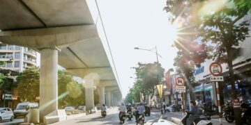 Trong giai đoạn thay đổi mùa, người dân cần chuẩn bị đề phòng các hiện tượng thời tiết đặc biệt nguy hiểm