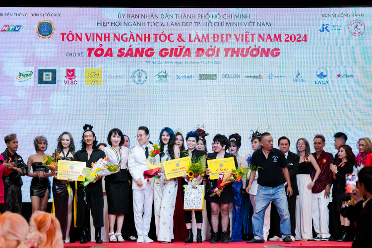 LỄ TRI ÂN NHÀ GIÁO NGÀNH TÓC VÀ LÀM ĐẸP 2024: ĐÁNH DẤU HỢP TÁC, GẮN KẾT ĐỒNG HÀNH VÀ MỞ RA SÂN CHƠI MỚI