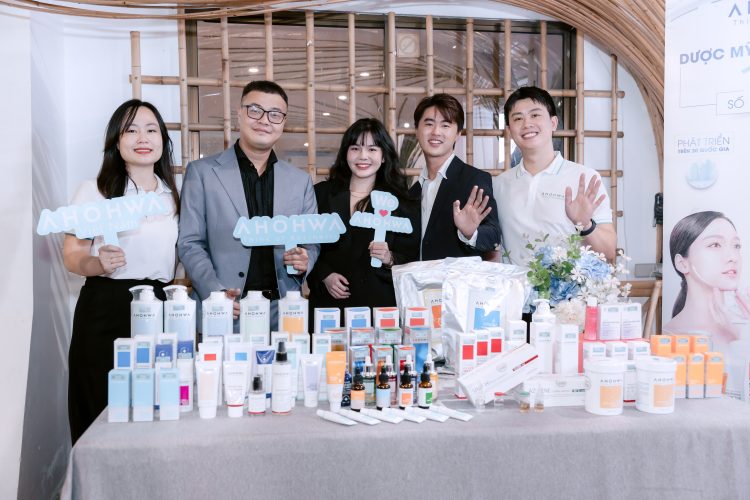 Dược Mỹ Phẩm Sinh Học Ahohwa Đồng Hành Cùng Sự Kiện Kỷ Niệm 1 Năm CLB Bác Sĩ Thẩm Mỹ Trẻ Miền Nam