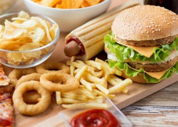 Thực phẩm chế biến nhanh ảnh hưởng tiêu cực đến tình trạng sức khỏe ra sao