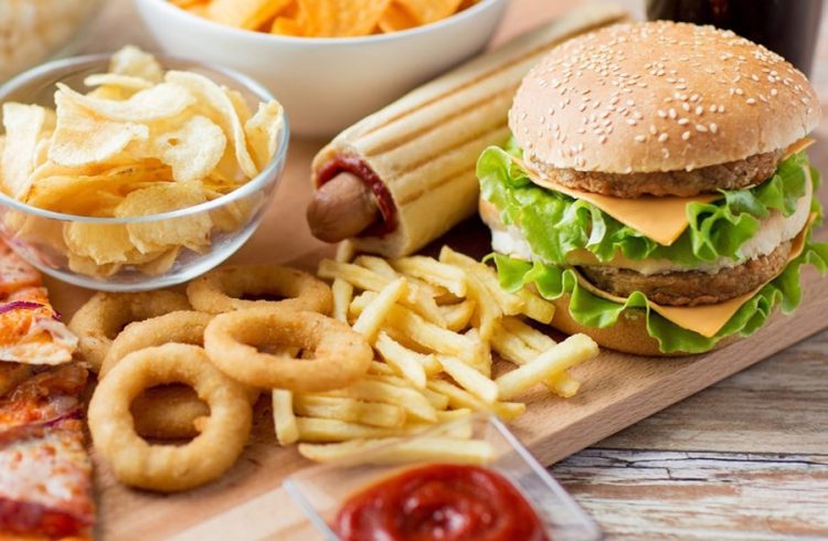 Thực phẩm chế biến nhanh ảnh hưởng tiêu cực đến tình trạng sức khỏe ra sao