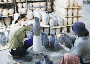 Cơ Hội và Thách Thức Trong Việc Nâng Tầm Thương Hiệu Làng Nghề Hà Nội