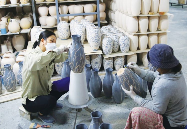 Cơ Hội và Thách Thức Trong Việc Nâng Tầm Thương Hiệu Làng Nghề Hà Nội